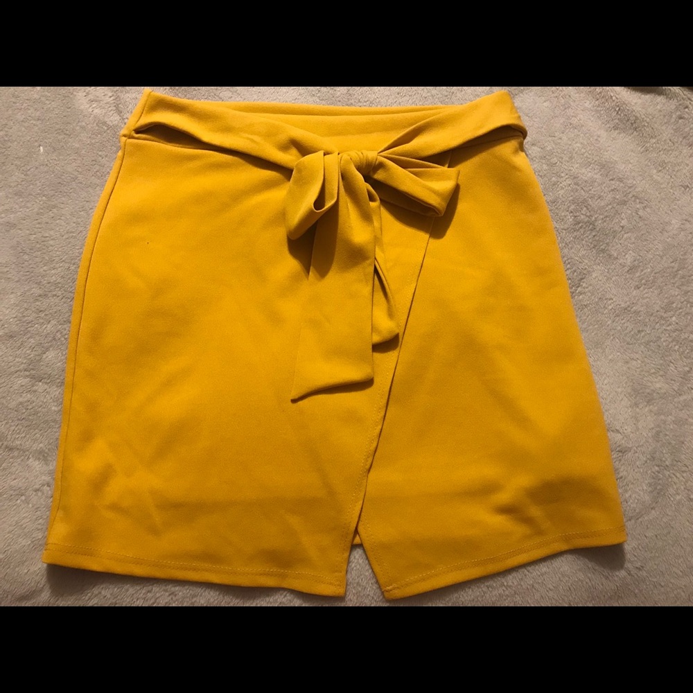 Cute yellow skirt ✨